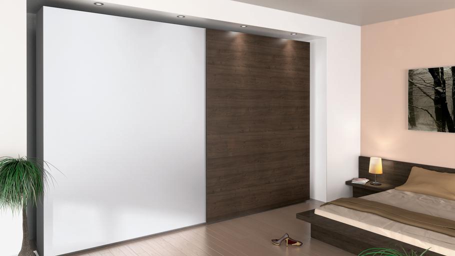 Schlafzimmerimpression mit Einbauschiebetürenschrank Schlafzimmerimpression mit Einbauschiebetürenschrank in weißer und dunkler Lackierung kombiniert.