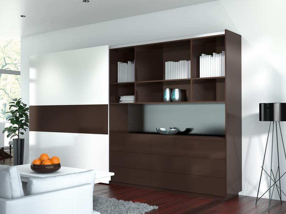 Impression einer Schrankwand mit Vitrinenkombination Impression einer weißen Schrankwand mit dunkler Vitrinenkombination