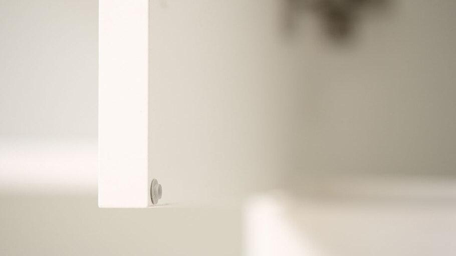 Detailaufnahme Fischauge an Tür Detailaufnahme Fischauge an weißer Schranktür zur Materialerhaltung